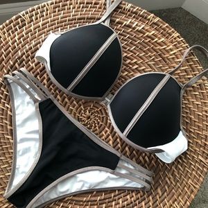 NWOT Victoria’s Secret The Fabulous Strappy Bikini